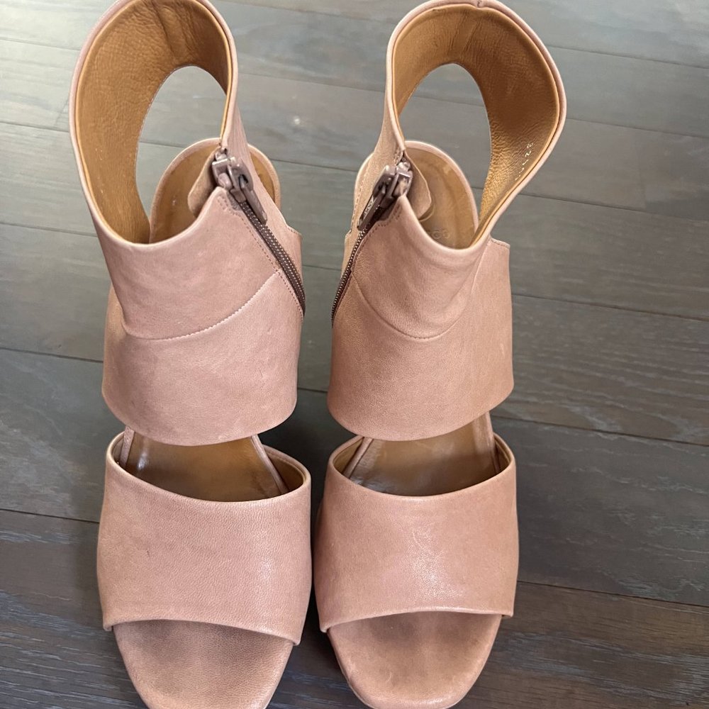 Coclico Nude Platforms (Size 37.5)